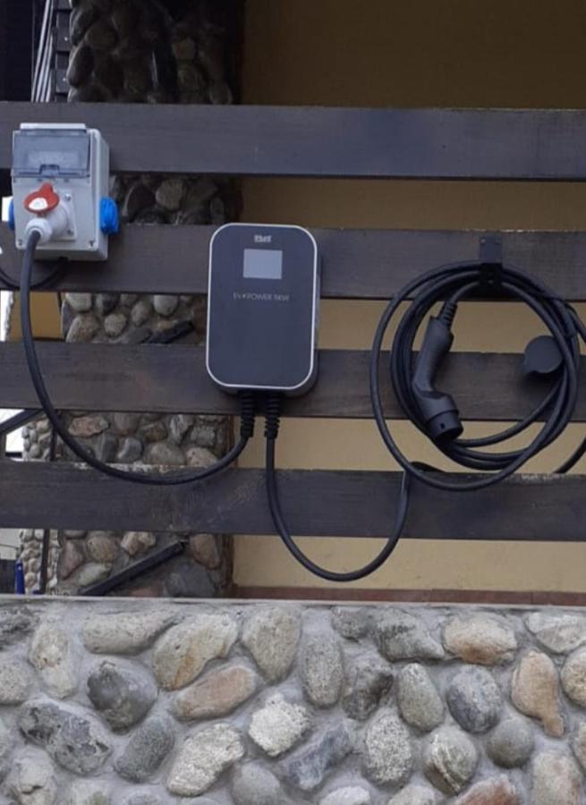 Pensiunea Gradinarilor Cu Ciubar Si Statie De Incarcare Electrica Auto Comanesti  Zewnętrze zdjęcie